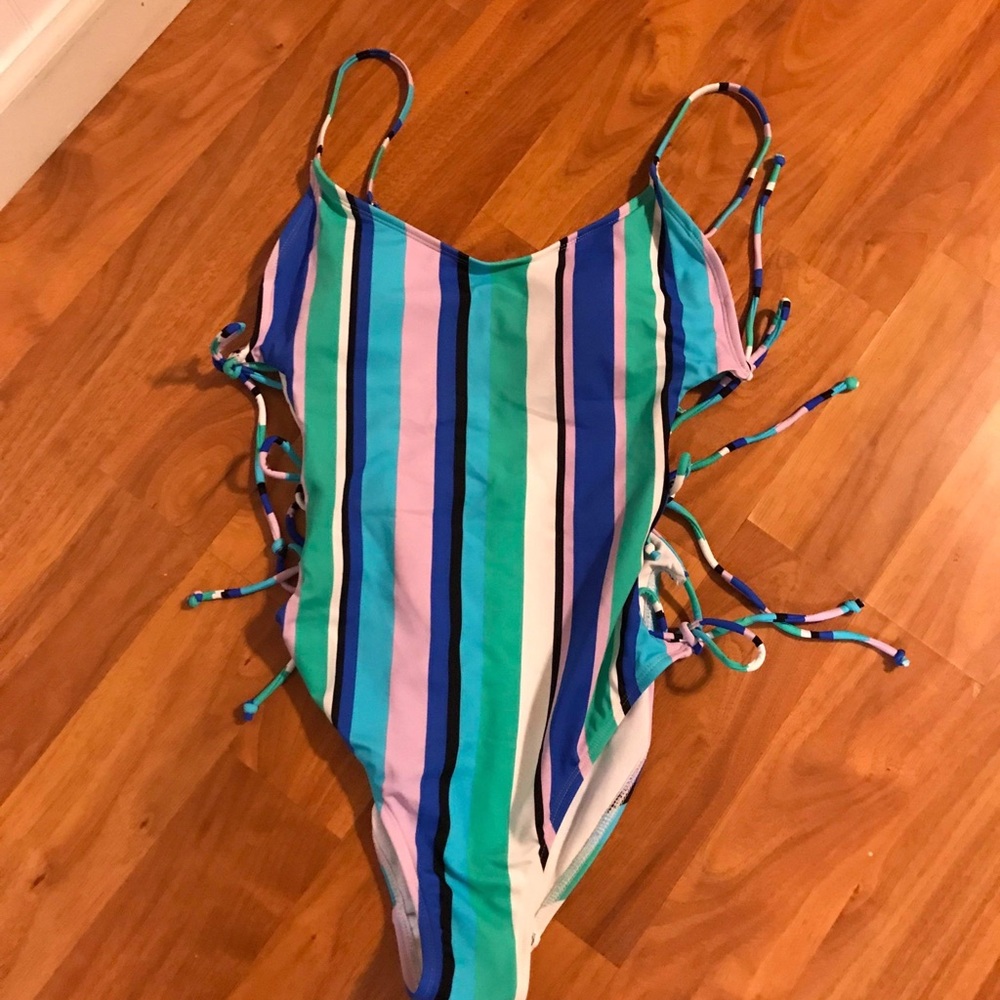 Swimsuit - Picture 4 of 4
